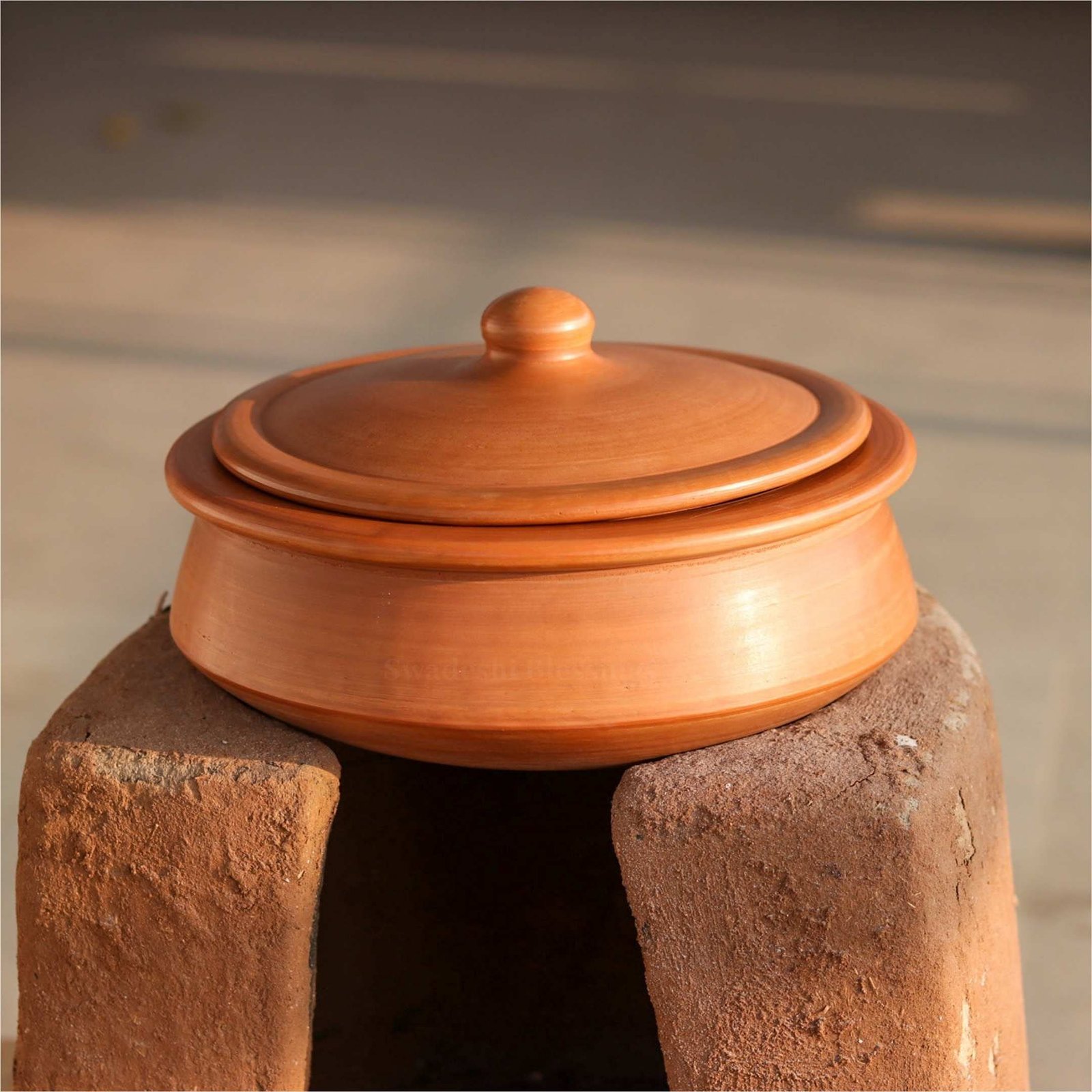 Exclusive Range Unglazed Clay Handi/Earthen Kadai/Clay Pot for Cooking & Serving with Lid (with Mirror Finish) + Free ASH for Cleaning(2.8 Liters Handi) (Red)